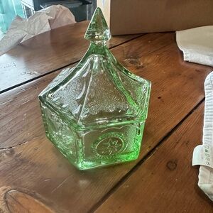 Vintage Indiana Glass Tiara covered jar/dish